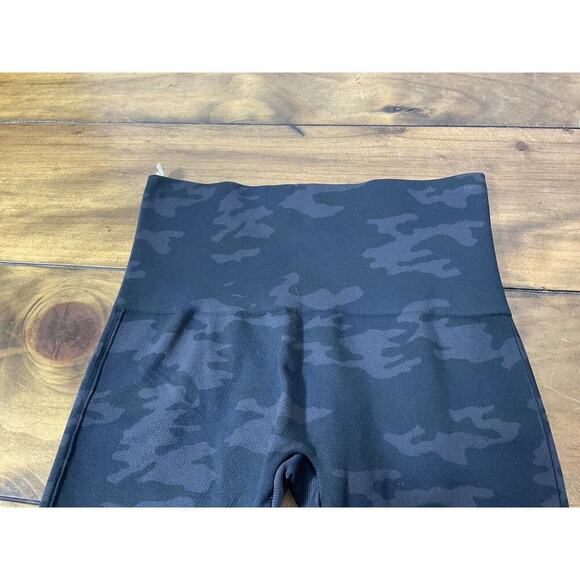 Spanx Look At Me Now Seamless Leggings Womens Small Black Gray Camo - Picture 6 of 9